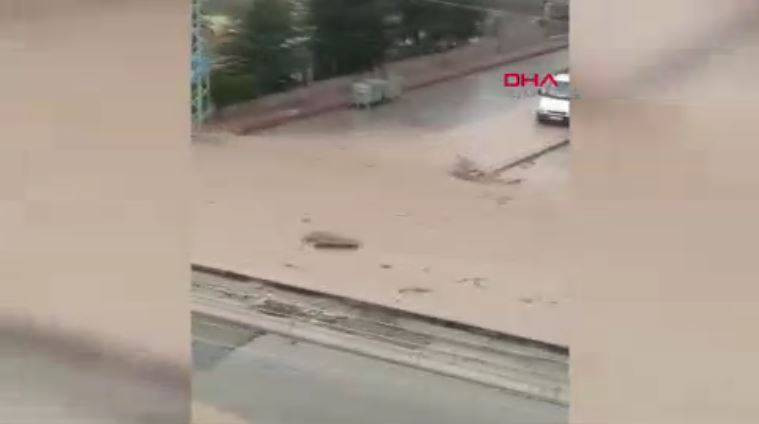 Ankara’da sağanak yaşamı felç etti! Alt geçit ve caddeler sular altında kaldı - Resim: 11
